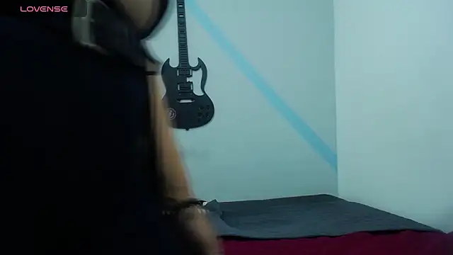 Snapshot of Luna__white chatting on 03-31-26, 04:40 Luna white online show from 03-31-26, 04:40