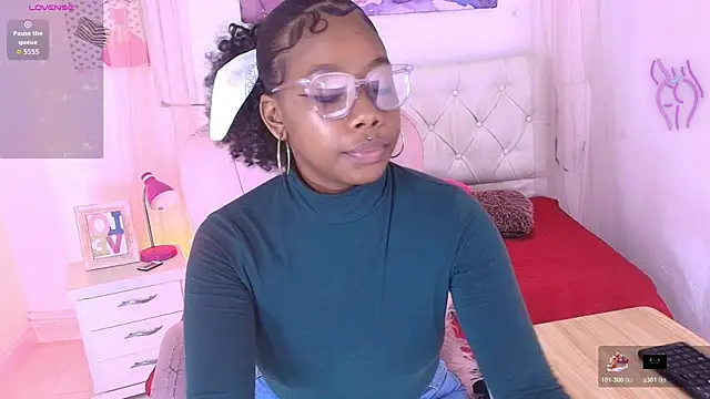 Snapshot of emily_smith18 chatting on 04-24-26, 12:07 emily smith18 online show from 04-24-26, 12:07