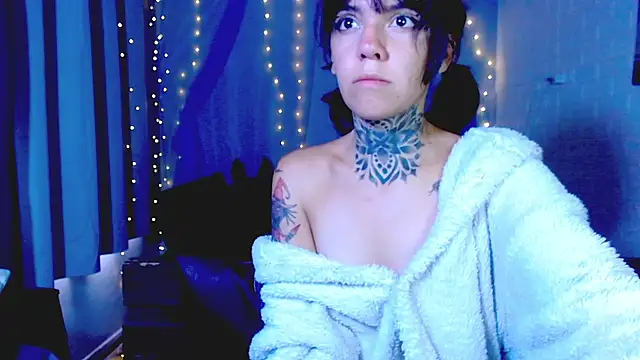 Snapshot of LannieGonzales chatting on 04-12-26, 03:28 LannieGonzales online show from 04-12-26, 03:28