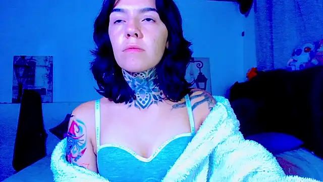 Snapshot of LannieGonzales chatting on 05-13-26, 02:25 LannieGonzales online show from 05-13-26, 02:25