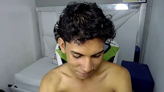 Taylorr junior  online show from 03-31-26, 04:46