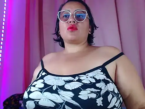 Snapshot of vibeSex1 chatting on 04-26-26, 07:11 vibeSex1 online show from 04-26-26, 07:11