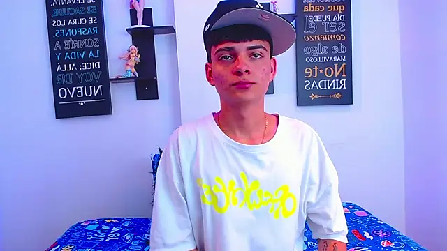 Snapshot of milo_hot_ chatting on 04-01-26, 07:00 milo hot online show from 04-01-26, 07:00