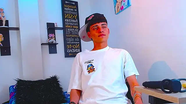 Snapshot of milo_hot_ chatting on 04-05-26, 02:20 milo hot online show from 04-05-26, 02:20