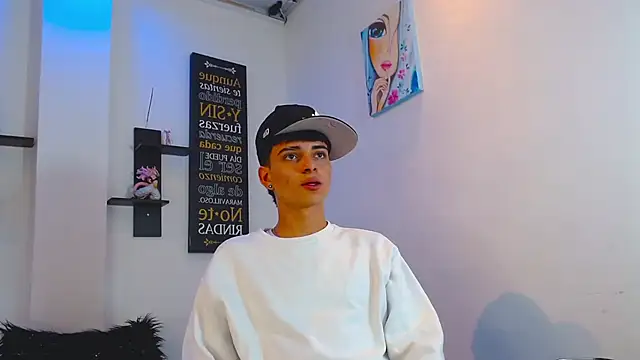 Snapshot of milo_hot_ chatting on 04-06-26, 10:33 milo hot online show from 04-06-26, 10:33