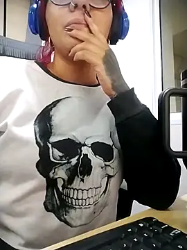 Violett Sykes online show from 04-07-26, 01:17