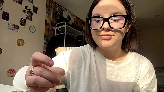 Snapshot of FordedCrier chatting on 03-31-26, 01:22 FordedCrier online show from 03-31-26, 01:22