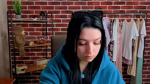 AnnaaPage online show from 04-15-26, 01:40