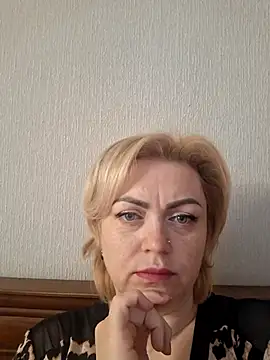 SylvieGold453 online show from 04-15-26, 09:27