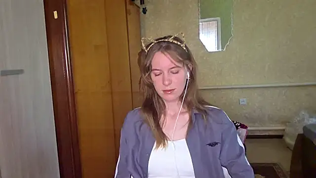 DonnaKuc online show from 05-04-26, 06:20