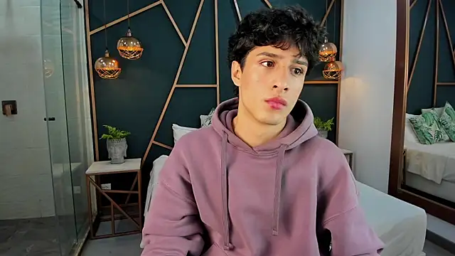 Snapshot of oliver_laurent chatting on 04-08-26, 01:11 oliver laurent online show from 04-08-26, 01:11