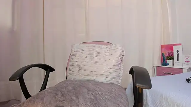 Snapshot of Abby_pink_ chatting on 04-25-26, 01:41 Abby pink online show from 04-25-26, 01:41