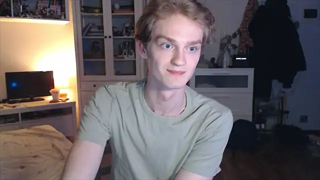 Snapshot of Daniel_Yumm chatting on 04-05-26, 11:57 Daniel Yumm online show from 04-05-26, 11:57