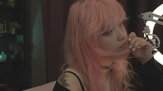 MikuMikiLeak online show from 04-01-26, 08:37