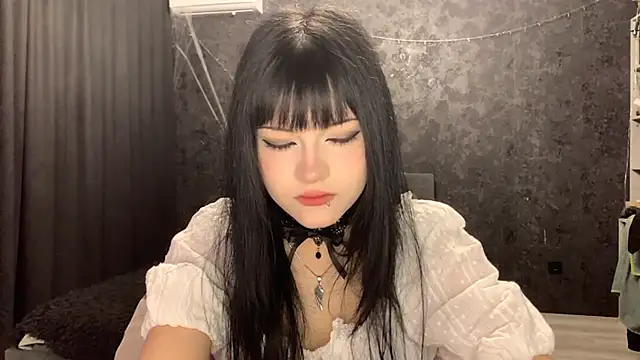 Snapshot of EmilyEmbears chatting on 04-21-26, 05:14 EmilyEmbears online show from 04-21-26, 05:14
