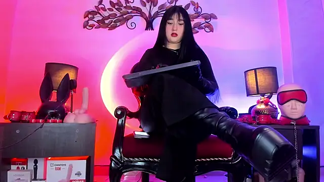 Madamedaphne  online show from 07-07-26, 02:43
