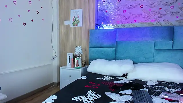 Delphine doll online show from 04-11-26, 11:58