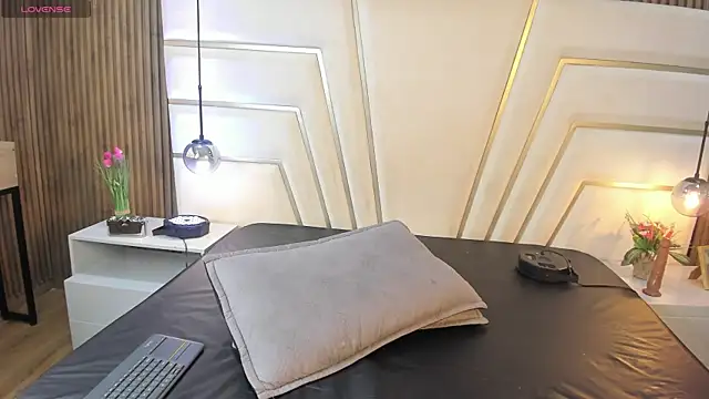 Lilit doll online show from 07-23-26, 11:52