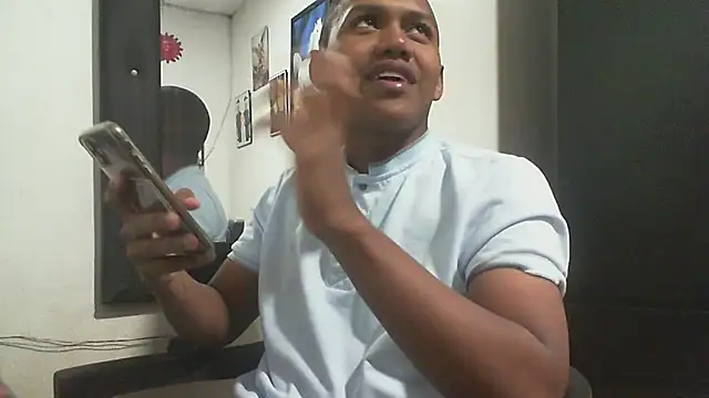 Snapshot of ChocolaticoBoy chatting on 04-04-26, 11:24 ChocolaticoBoy online show from 04-04-26, 11:24