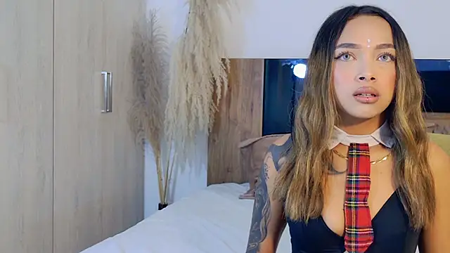 LaraBelmon online show from 05-27-26, 01:57
