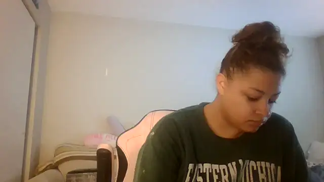 madzbailey online show from 06-11-26, 02:15