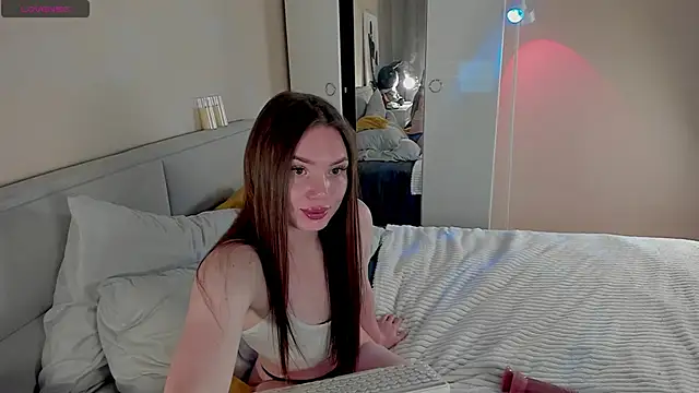 Snapshot of Aphrodite_Portman chatting on 05-14-26, 08:21 Aphrodite Portman online show from 05-14-26, 08:21