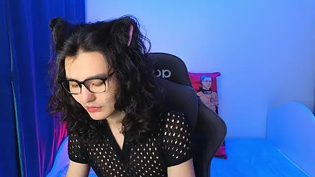 Snapshot of FormOverFear chatting on 04-05-26, 03:53 FormOverFear online show from 04-05-26, 03:53