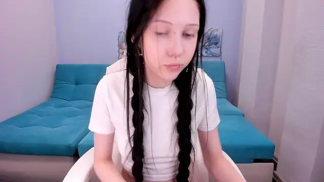 Snapshot of SugarBunny18 chatting on 05-11-26, 04:40 SugarBunny18 online show from 05-11-26, 04:40