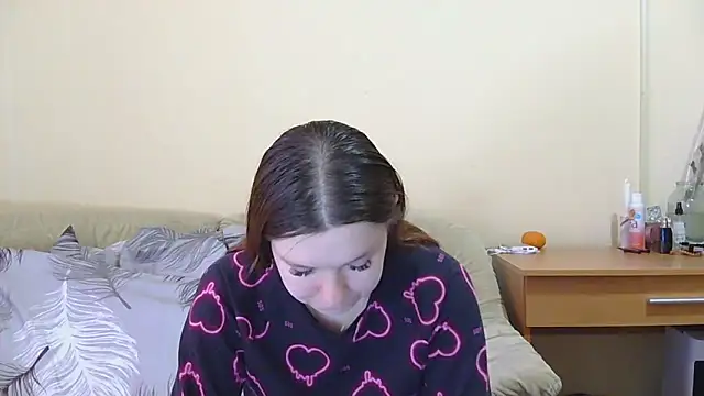 JessicaHolland1 online show from 04-28-26, 06:07
