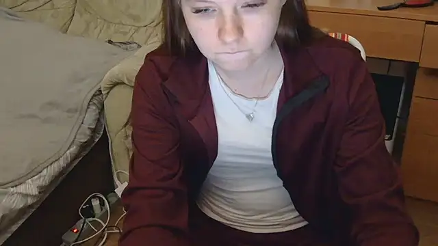 JessicaHolland1 online show from 05-05-26, 07:55