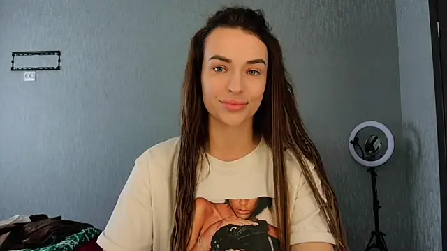 Snapshot of Kira__love1 chatting on 04-15-26, 09:16 Kira love1 online show from 04-15-26, 09:16