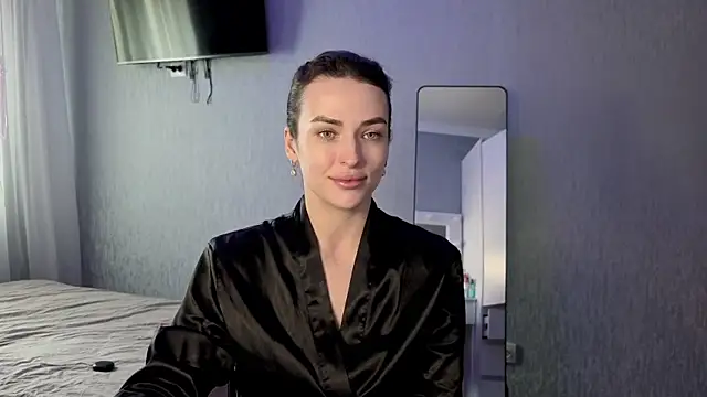 Snapshot of Kira__love1 chatting on 05-18-26, 12:33 Kira love1 online show from 05-18-26, 12:33