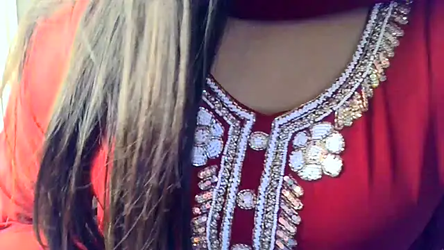 Snapshot of Rani_015 chatting on 06-06-26, 06:45 Rani 015 online show from 06-06-26, 06:45