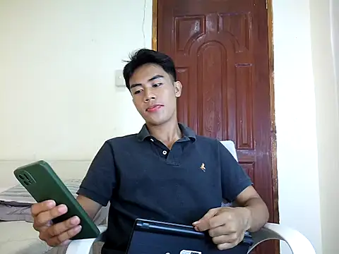 Snapshot of valerio_fernan chatting on 05-27-26, 01:02 valerio fernan online show from 05-27-26, 01:02