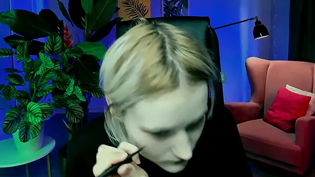 Snapshot of MicheleMarsh chatting on 04-04-26, 11:18 MicheleMarsh online show from 04-04-26, 11:18