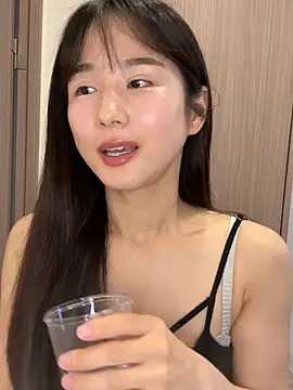 Snapshot of Hinako_0012 chatting on 05-27-26, 04:20 Hinako 0012 online show from 05-27-26, 04:20