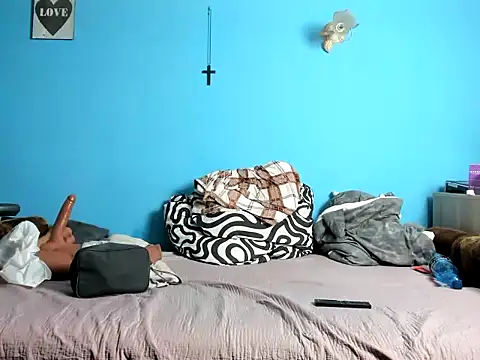 PornoQueeen online show from 04-04-26, 09:40