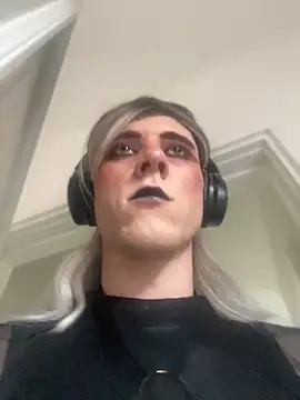 Snapshot of michelle310 chatting on 04-10-26, 04:55 michelle310 online show from 04-10-26, 04:55