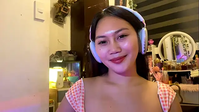 Snapshot of GlindaDejardin chatting on 04-23-26, 05:37 GlindaDejardin online show from 04-23-26, 05:37