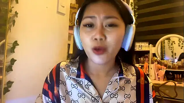 Snapshot of GlindaDejardin chatting on 05-17-26, 05:20 GlindaDejardin online show from 05-17-26, 05:20