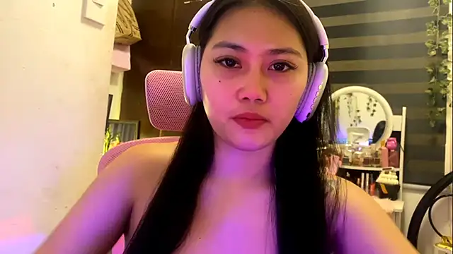 Snapshot of GlindaDejardin chatting on 05-22-26, 05:40 GlindaDejardin online show from 05-22-26, 05:40