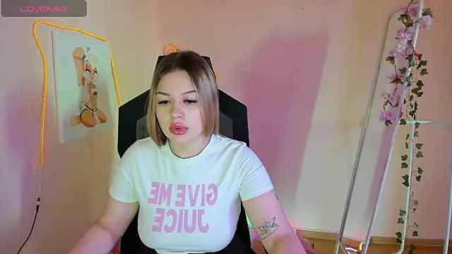 AmeliePeach online show from 05-20-26, 01:34