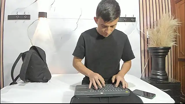 DilanAndKing online show from 04-29-26, 01:15
