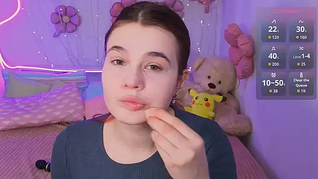 Snapshot of Kacey_Love chatting on 04-13-26, 01:38 Kacey Love online show from 04-13-26, 01:38