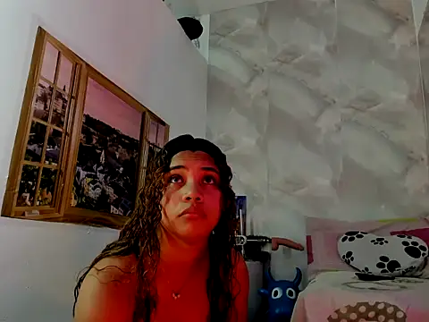 Snapshot of EllyBloom chatting on 04-13-26, 01:49 EllyBloom online show from 04-13-26, 01:49