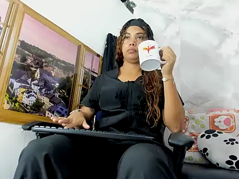 Snapshot of EllyBloom chatting on 05-08-26, 01:38 EllyBloom online show from 05-08-26, 01:38