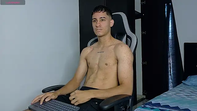 Snapshot of JakeMonroe chatting on 04-20-26, 03:59 JakeMonroe online show from 04-20-26, 03:59