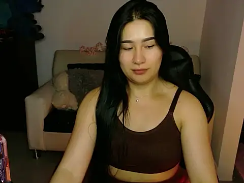EvelynLeen  online show from 04-24-26, 08:00