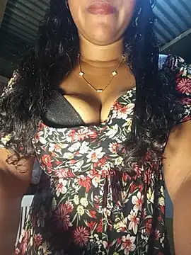Snapshot of michelle_castillo chatting on 04-15-26, 03:24 michelle castillo online show from 04-15-26, 03:24