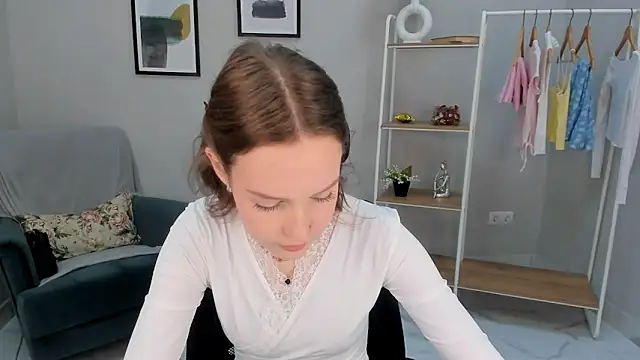 Gwen Moni online show from 04-05-26, 01:08